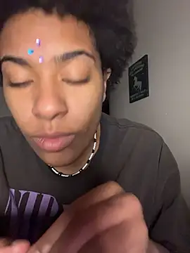 Snapshot of Bellaquitaa_lee chatting on March 2, 2:01 am Bellaquitaa lee online show from March 2, 2:01 am