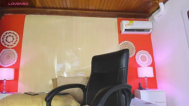 Snapshot of NikollSalas chatting on July 3, 12:33 pm NikollSalas online show from July 3, 12:33 pm