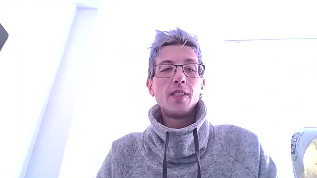 AskAveryAnything online show from December 20, 8:22 pm