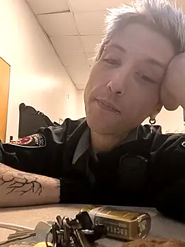 AskAveryAnything online show from December 22, 11:38 pm