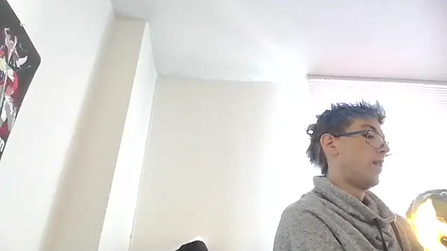 AskAveryAnything online show from December 17, 4:12 pm