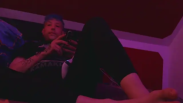 AskAveryAnything online show from April 22, 8:15 pm