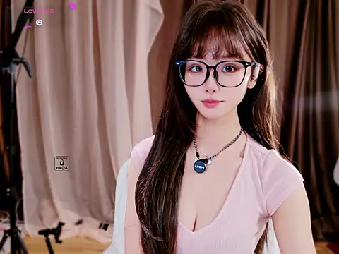 Snapshot of Chenchen_666 chatting on August 1, 7:28 am Chenchen 666 online show from August 1, 7:28 am