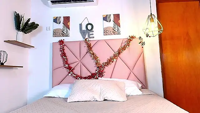 emily burton18 online show from January 14, 12:09 pm