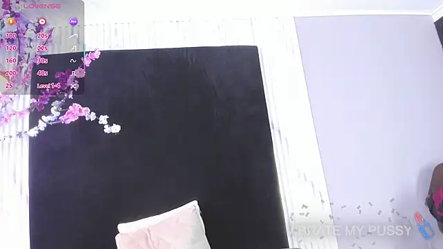 Snapshot of bella_moonlight_cr chatting on February 20, 3:36 am bella moonlight cr online show from February 20, 3:36 am