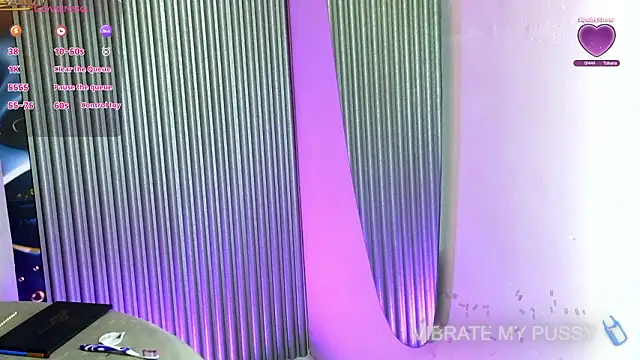 Snapshot of bella_moonlight_cr chatting on February 10, 4:00 am bella moonlight cr online show from February 10, 4:00 am