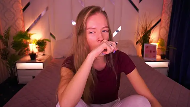 Snapshot of MollyyMayy chatting on January 15, 9:34 am MollyyMayy online show from January 15, 9:34 am