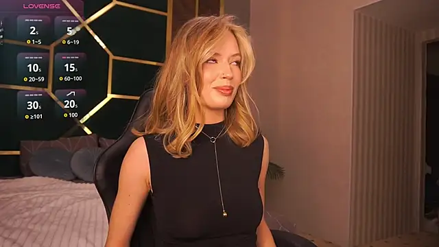 MollyyMayy online show from April 12, 5:27 pm