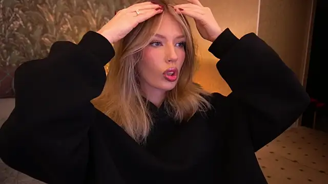MollyyMayy online show from May 15, 1:36 am