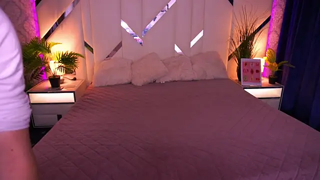 Snapshot of MollyyMayy chatting on January 13, 9:57 am MollyyMayy online show from January 13, 9:57 am