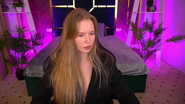 Snapshot of MollyyMayy chatting on January 16, 10:41 am MollyyMayy online show from January 16, 10:41 am