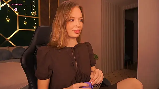 Snapshot of MollyyMayy chatting on February 23, 3:23 pm MollyyMayy online show from February 23, 3:23 pm