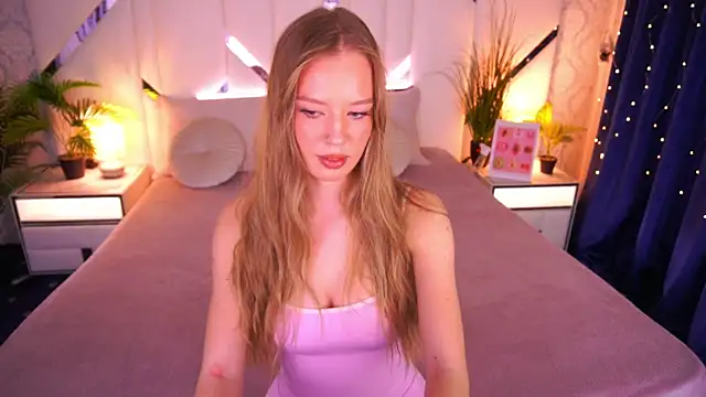 Snapshot of MollyyMayy chatting on February 13, 3:45 pm MollyyMayy online show from February 13, 3:45 pm