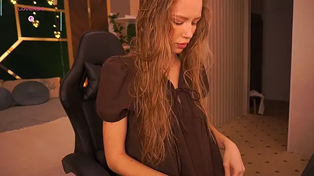 Snapshot of MollyyMayy chatting on February 24, 11:22 am MollyyMayy online show from February 24, 11:22 am