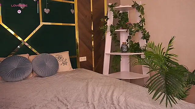 Snapshot of MollyyMayy chatting on March 2, 12:23 pm MollyyMayy online show from March 2, 12:23 pm