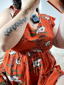 Divine Pouvoir online show from January 6, 4:00 pm