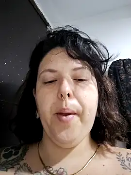 Divine Pouvoir online show from April 19, 11:11 am