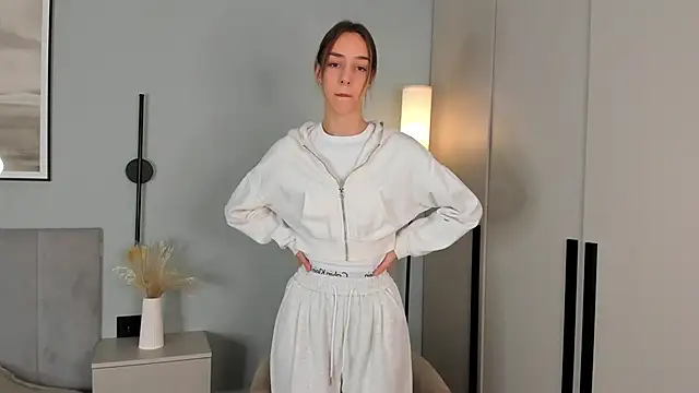 Snapshot of MelitaZmijewski chatting on December 15, 7:25 am MelitaZmijewski online show from December 15, 7:25 am