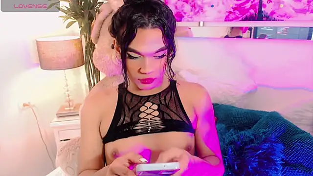 Snapshot of agathaferrer3 chatting on December 16, 11:42 pm agathaferrer3 online show from December 16, 11:42 pm