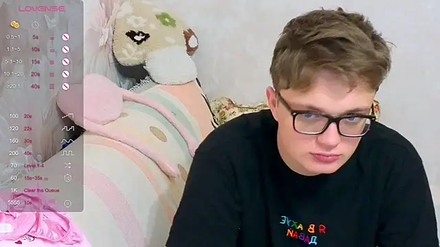 Snapshot of robertkingsize chatting on December 15, 3:51 pm robertkingsize online show from December 15, 3:51 pm