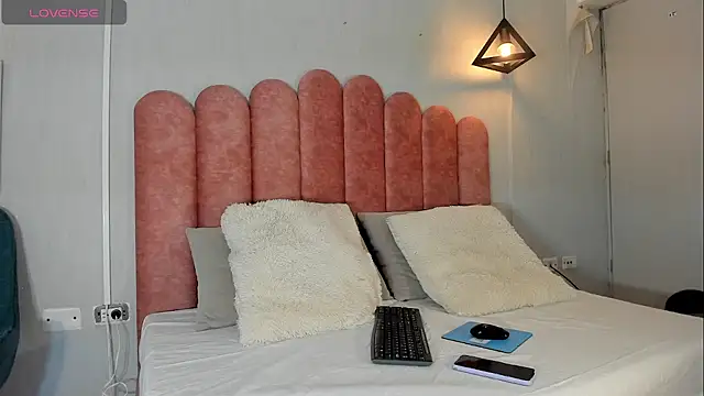 bella jonnes  online show from December 17, 8:25 pm