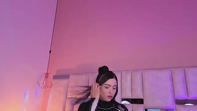 Snapshot of kylie_river chatting on May 19, 11:50 am kylie river online show from May 19, 11:50 am
