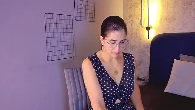 Snapshot of Sunny_River chatting on June 17, 1:21 pm Sunny River online show from June 17, 1:21 pm