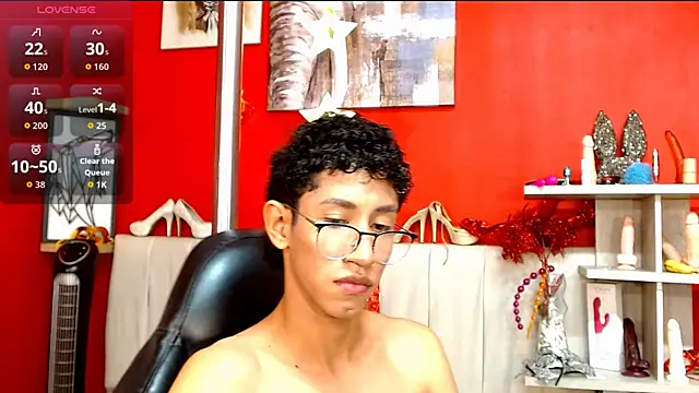 Snapshot of NoaMillers chatting on December 15, 6:25 pm NoaMillers online show from December 15, 6:25 pm