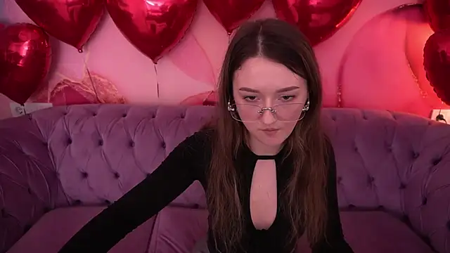 CyrenaLuxe online show from February 12, 5:45 pm