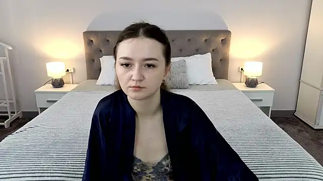 CyrenaLuxe online show from May 5, 5:32 am
