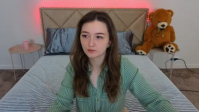 CyrenaLuxe online show from May 10, 5:44 am