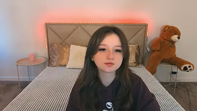 CyrenaLuxe online show from April 10, 5:47 am