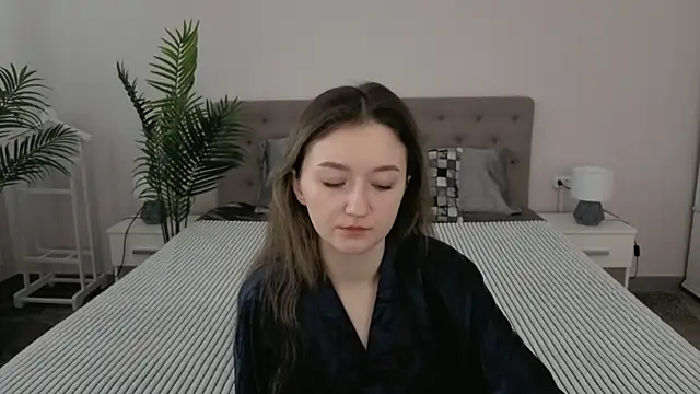 CyrenaLuxe online show from March 25, 6:35 am