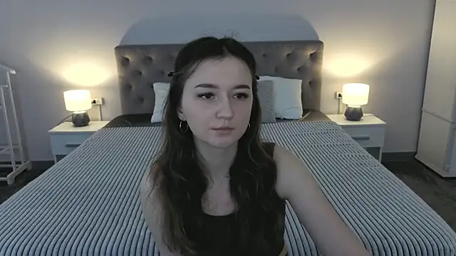 CyrenaLuxe online show from April 24, 6:04 am