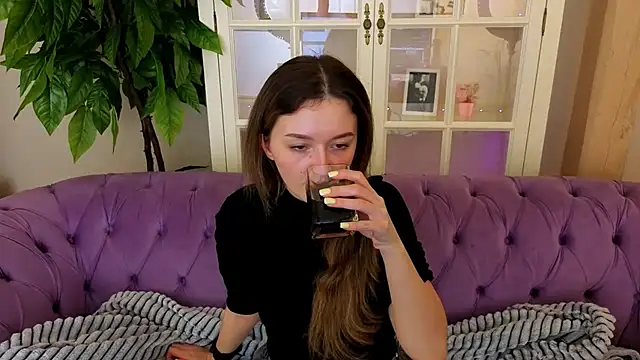 CyrenaLuxe online show from March 20, 6:20 pm