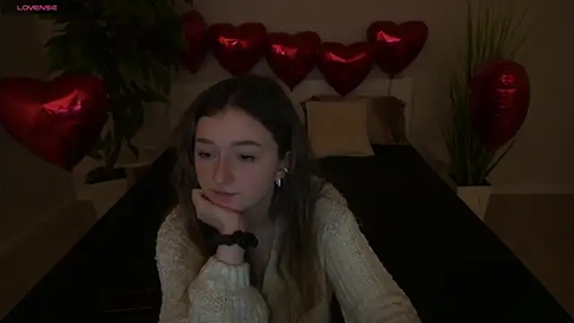 CyrenaLuxe online show from February 9, 5:00 pm