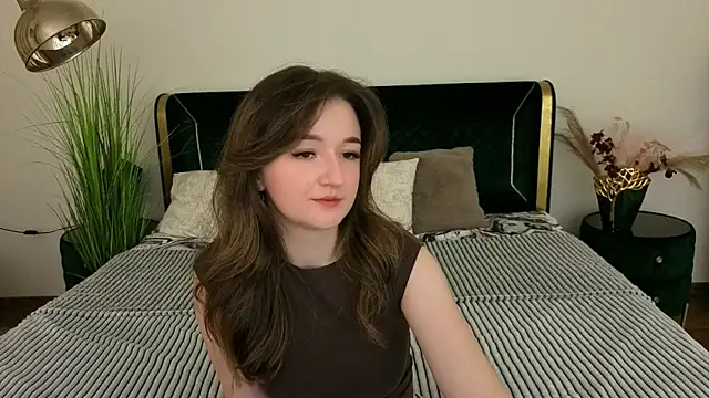 CyrenaLuxe online show from April 21, 7:53 pm