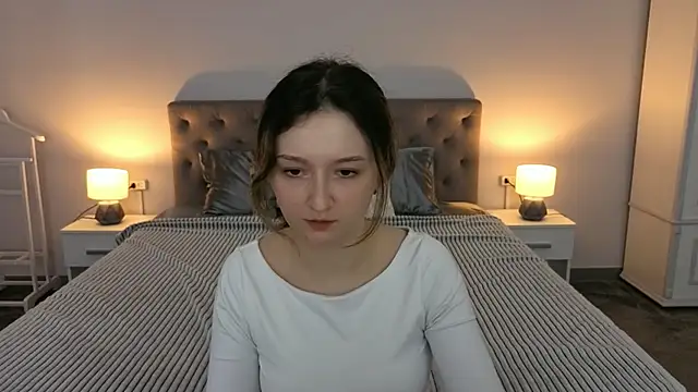 CyrenaLuxe online show from April 7, 6:04 am