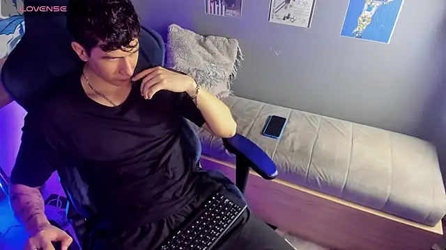 Criss Adams online show from January 11, 1:56 am