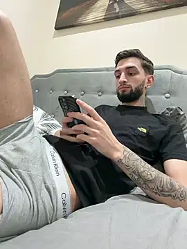 Snapshot of Juliann69Ramiro chatting on February 22, 11:50 pm Juliann69Ramiro online show from February 22, 11:50 pm