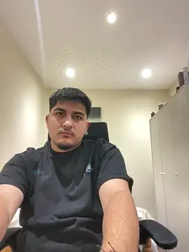 Juliann69Ramiro online show from December 16, 11:09 pm