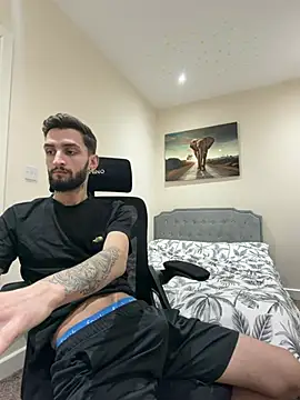 Juliann69Ramiro online show from January 15, 8:23 pm