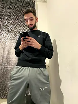 Juliann69Ramiro online show from January 8, 3:18 pm