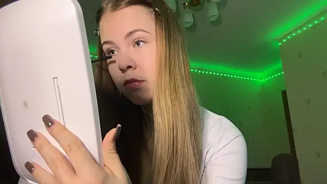 MaevAmy online show from December 15, 12:33 pm