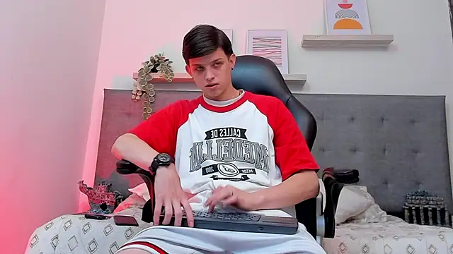 sebastamayo  online show from March 4, 8:00 am