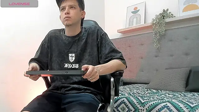 sebastamayo  online show from January 13, 8:46 pm