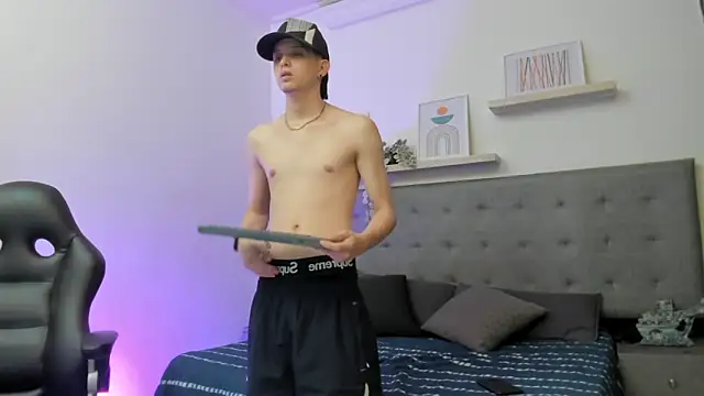 sebastamayo  online show from February 1, 3:10 pm