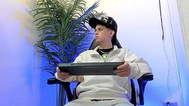 sebastamayo  online show from January 8, 9:43 pm