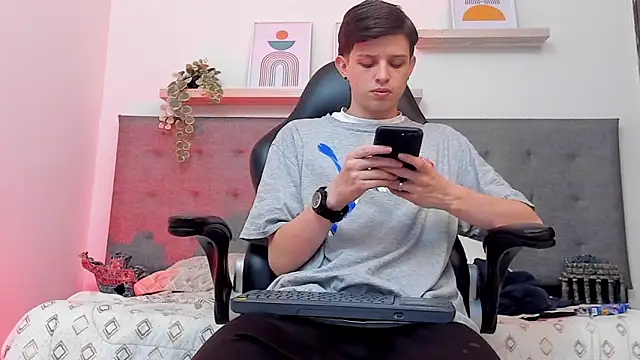 sebastamayo  online show from March 5, 6:10 am