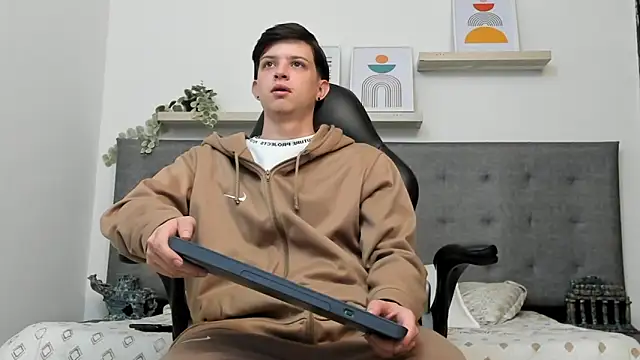 sebastamayo  online show from March 10, 7:01 am